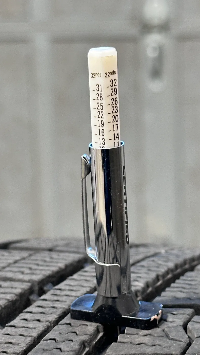 Winter Tire on Black Alloy Rim - 225 60 18 image indicator(5)