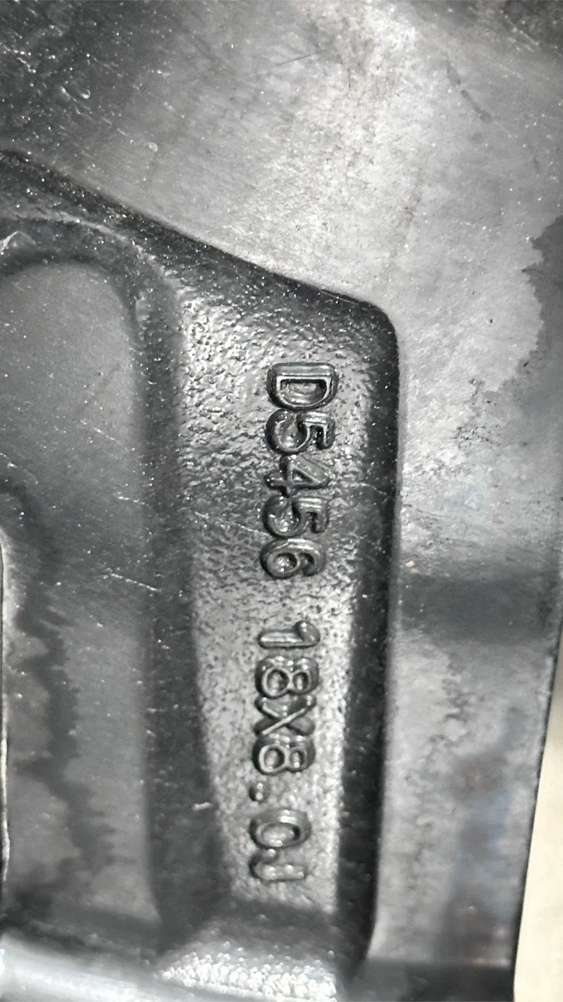 Winter Tire on Black Alloy Rim - 225 60 18 image indicator(7)