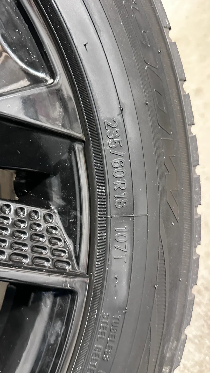 Winter Tire on Black Alloy Rim - 225 60 18 image indicator(9)