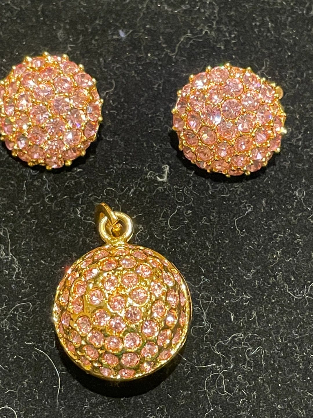 Unsigned designer Pink & Gold Tone Earrings and Pendant Set - photo 3
