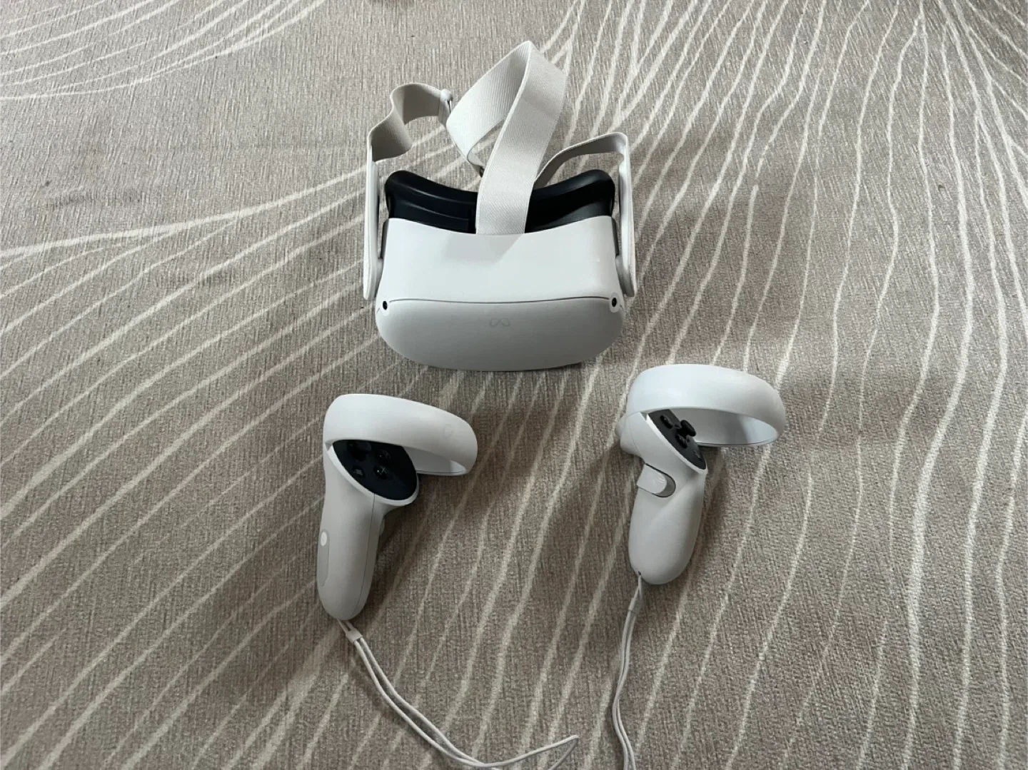 Meta Quest 2 - 128GB VR Headset - Like New image indicator(4)
