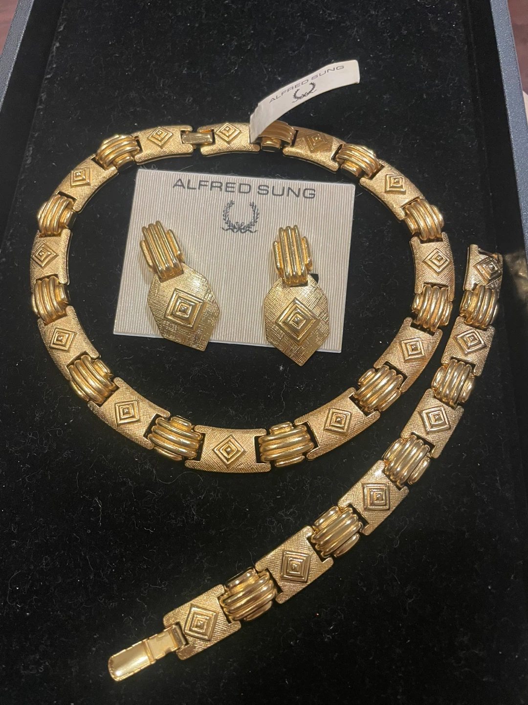 UNIQUE 3 pc Alfred Sung Gold Tone Necklace & Earrings Set - photo 2