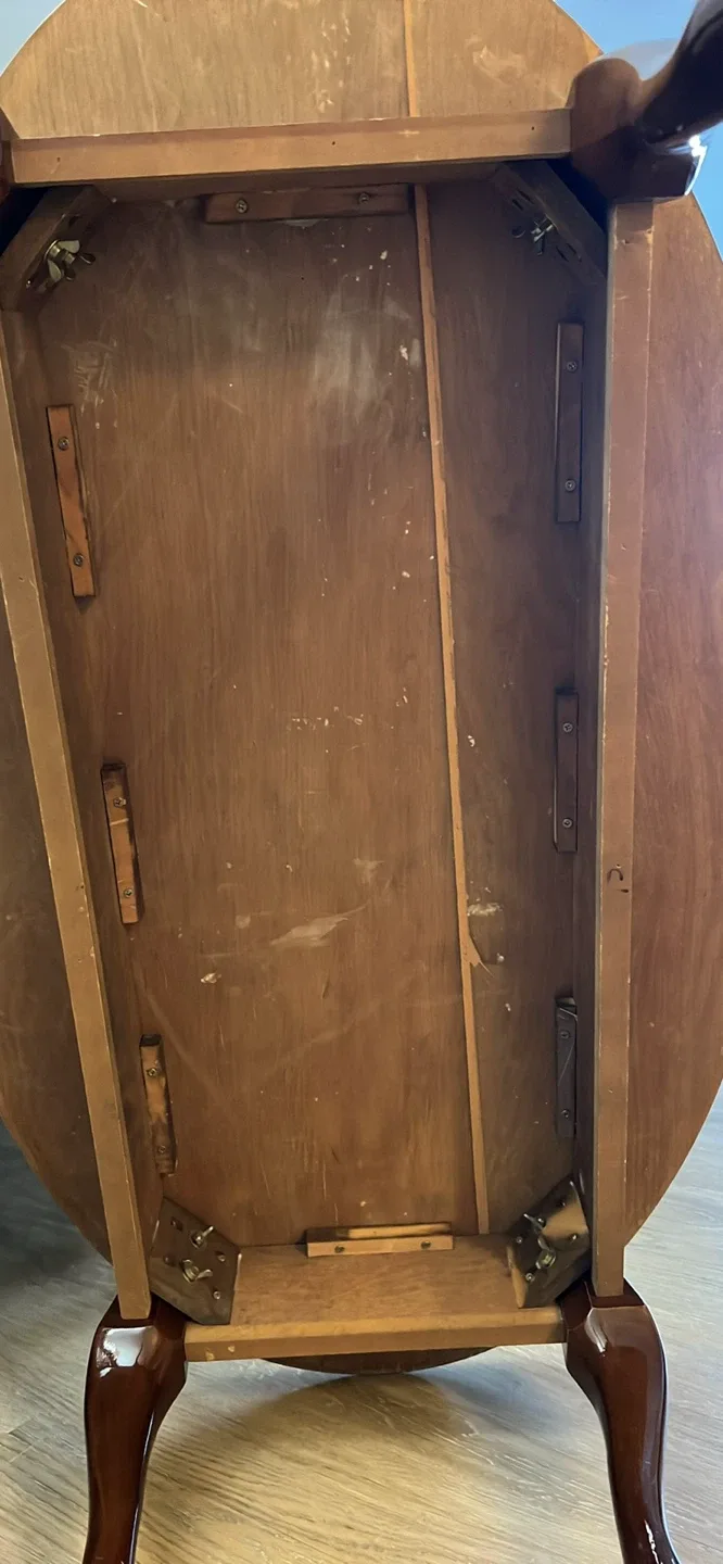 Vintage Wooden Coffee Table image indicator(9)