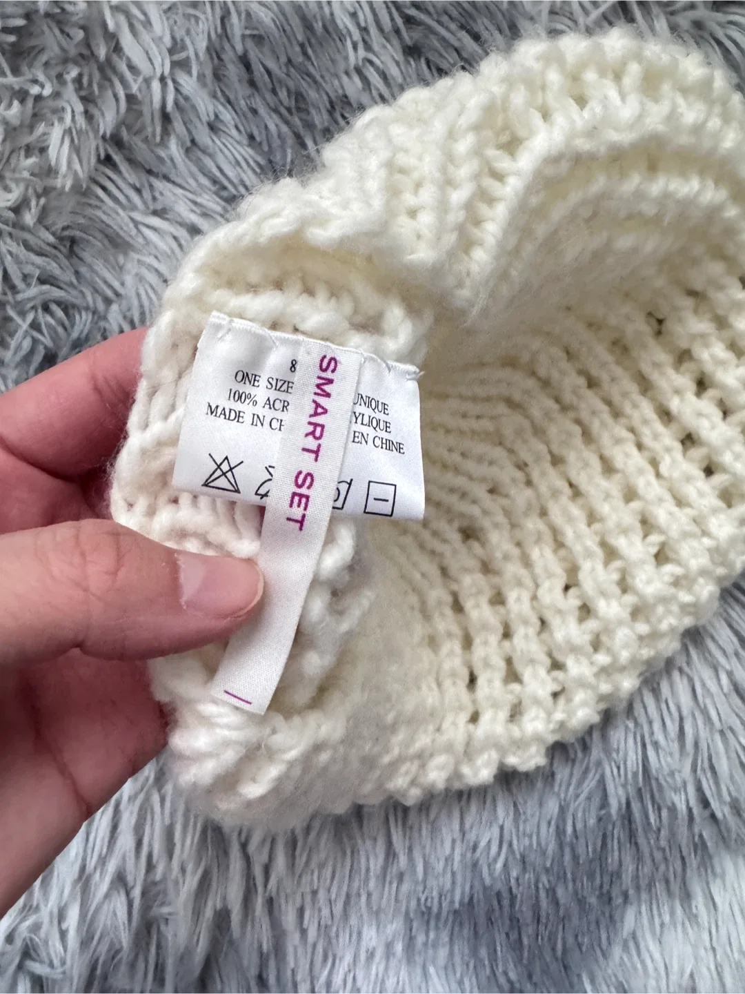 Smart Set White Knit Beret image indicator(3)