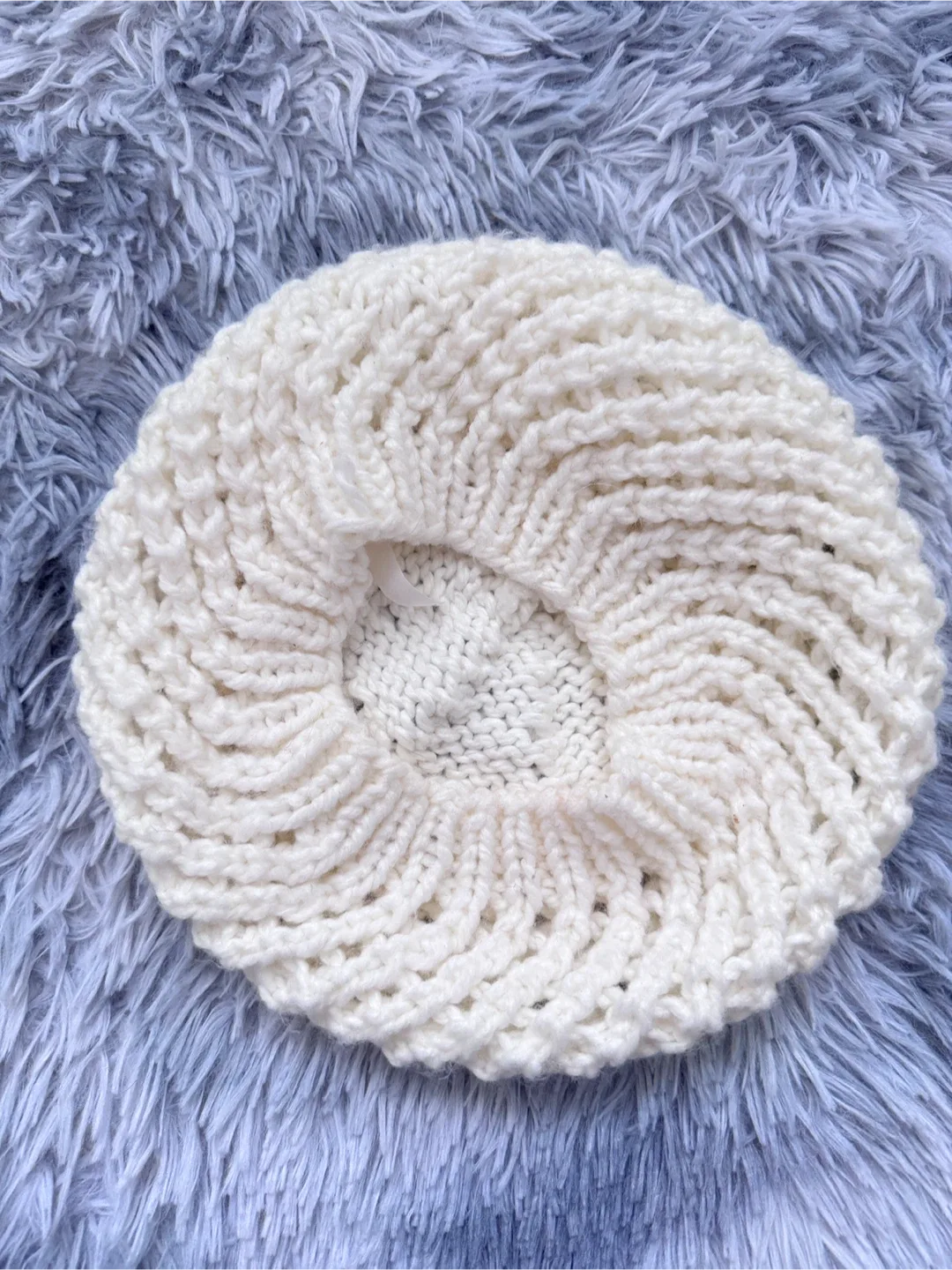Smart Set White Knit Beret image indicator(2)