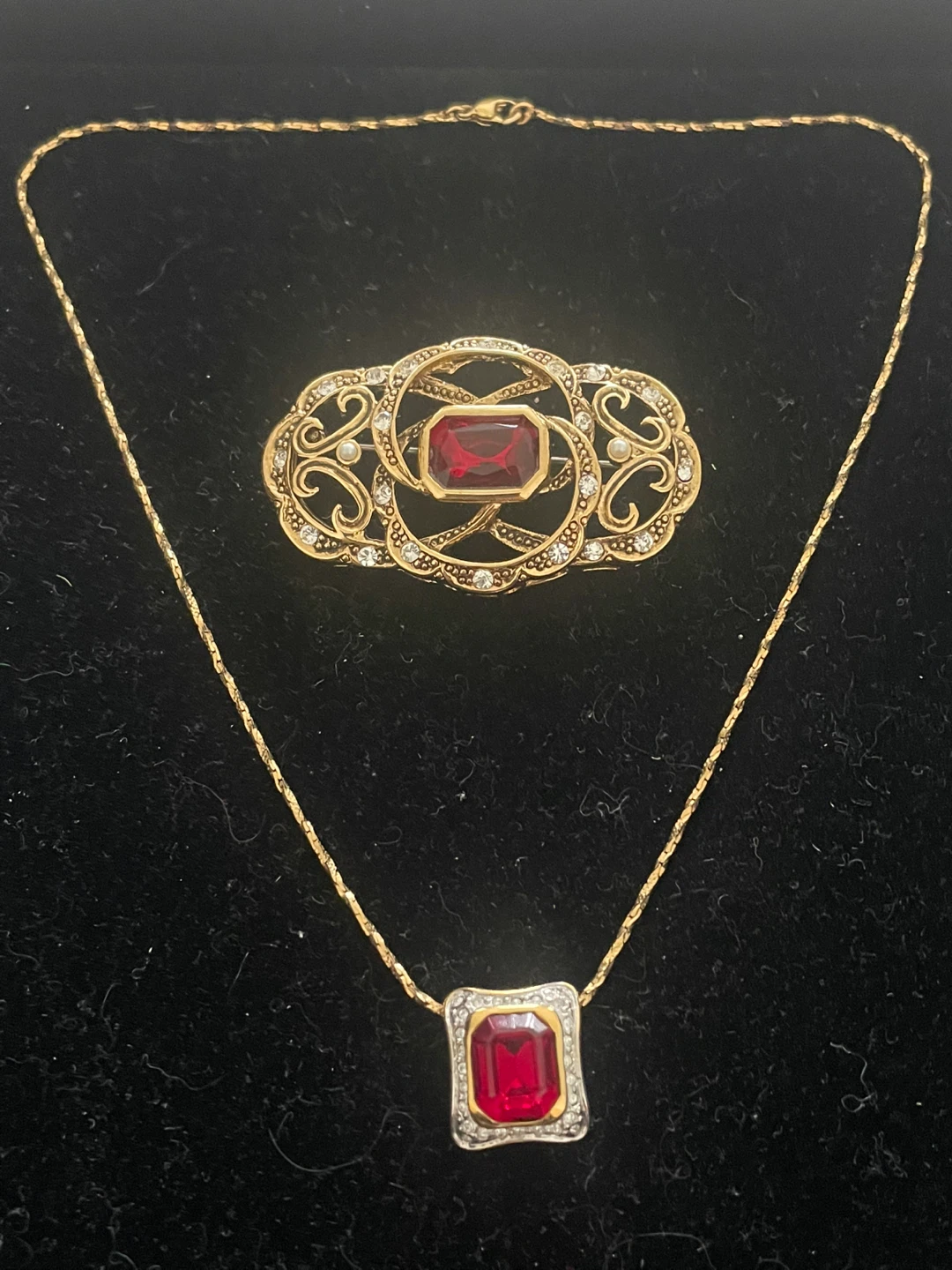Stunning STAMPED Red crystal Pendant Necklace and brooch