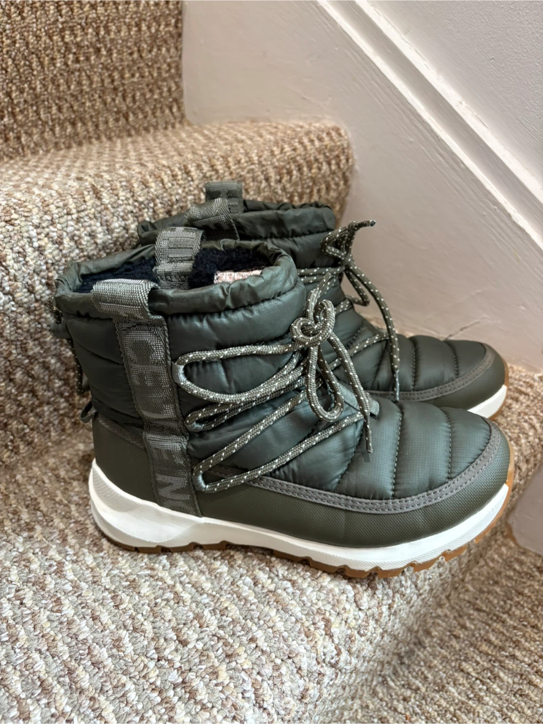 #Cleanout The North Face  Snow Boots - Women's Size 6.5 - photo 2