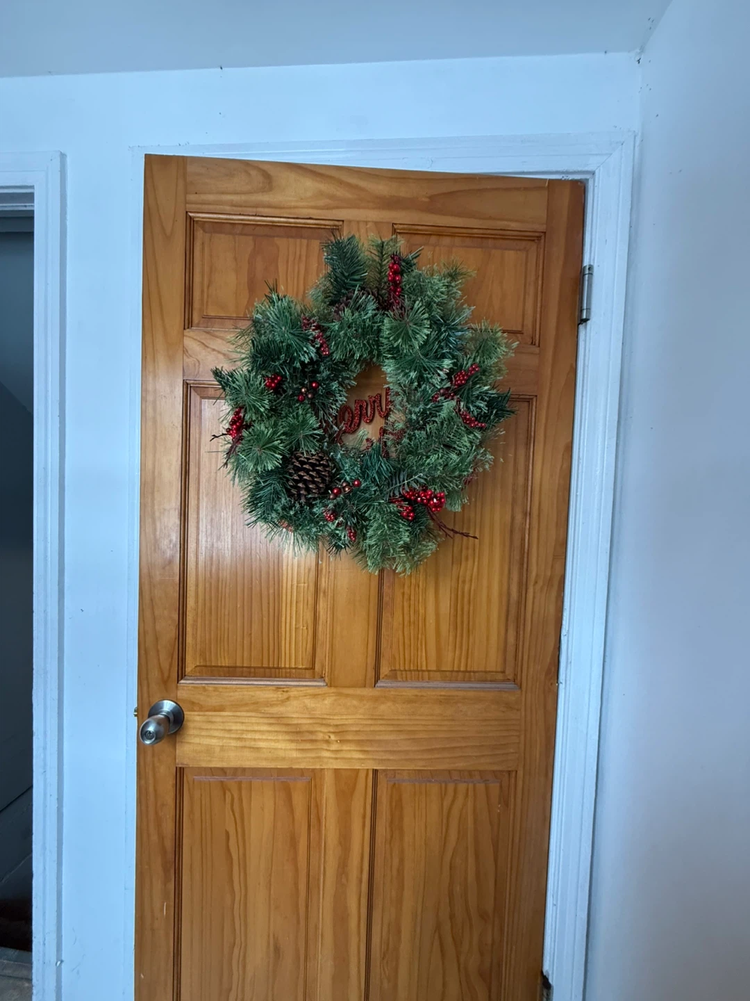 4 Christmas Wreath with Pine Cones & Red Berries - photo 4