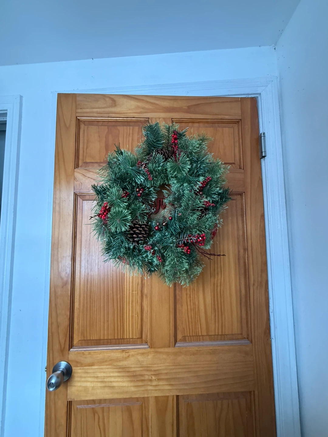 4 Christmas Wreath with Pine Cones & Red Berries - photo 2