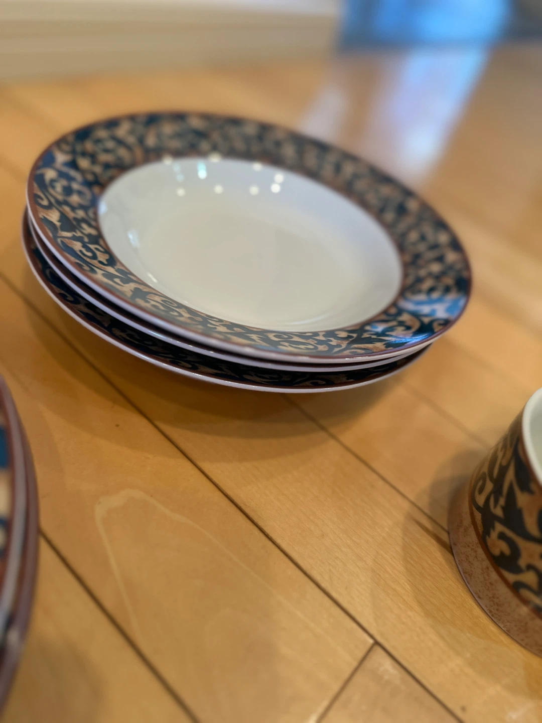 BRAND NEW Connoisseur Versailles 20-Piece Fine China Set - photo 5