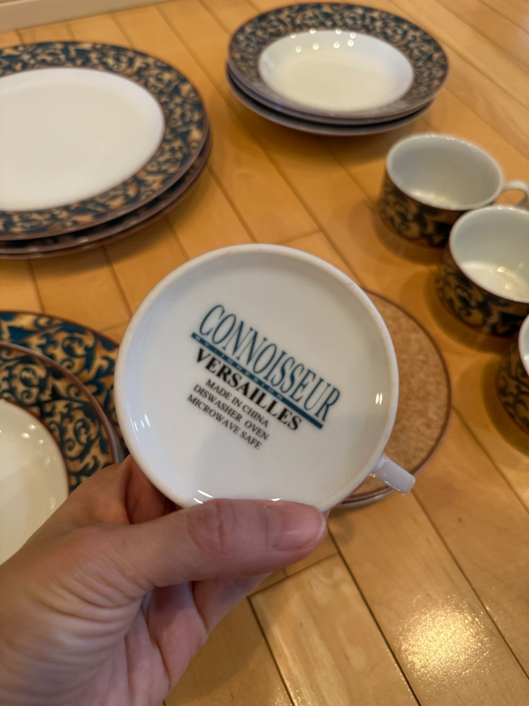 BRAND NEW Connoisseur Versailles 20-Piece Fine China Set - photo 4