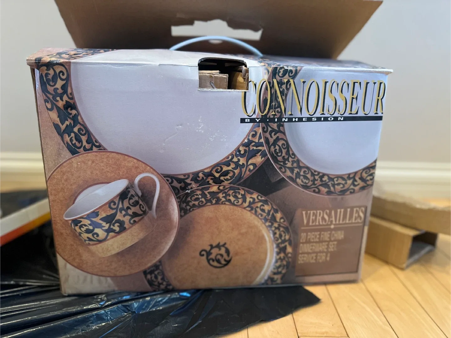 BRAND NEW Connoisseur Versailles 20-Piece Fine China Set