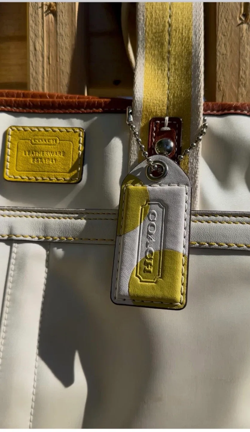 #CLEANOUT Coach Cream/Yellow Handbag image indicator(3)
