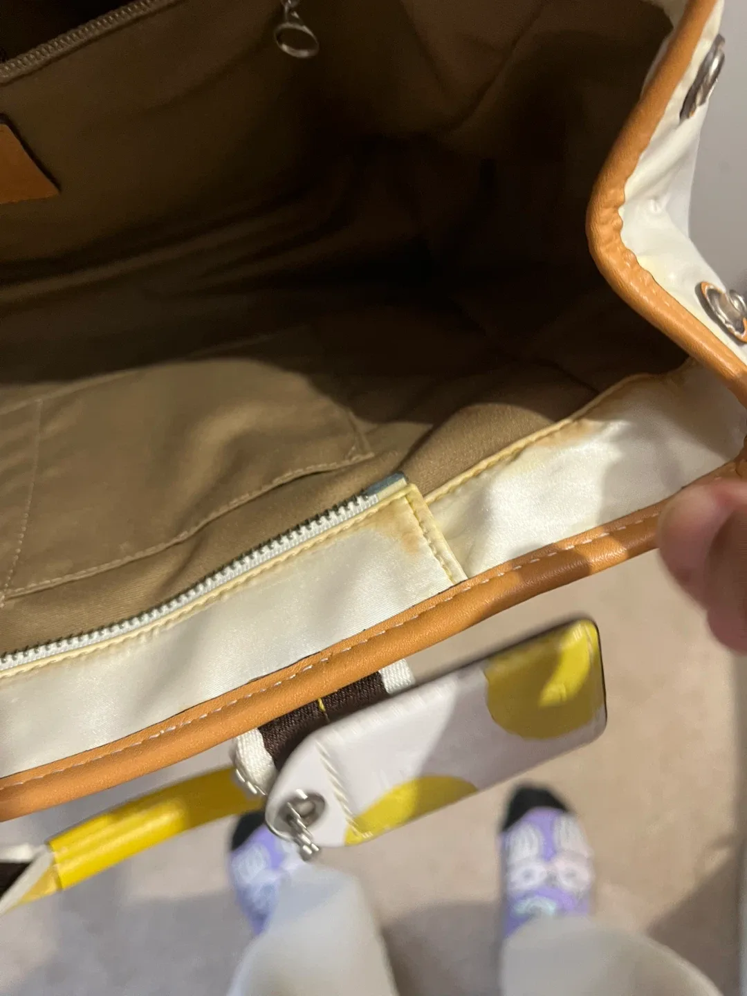 #CLEANOUT Coach Cream/Yellow Handbag image indicator(7)