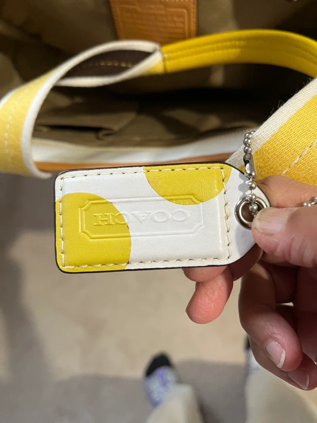 #CLEANOUT Coach Cream/Yellow Handbag image indicator(9)