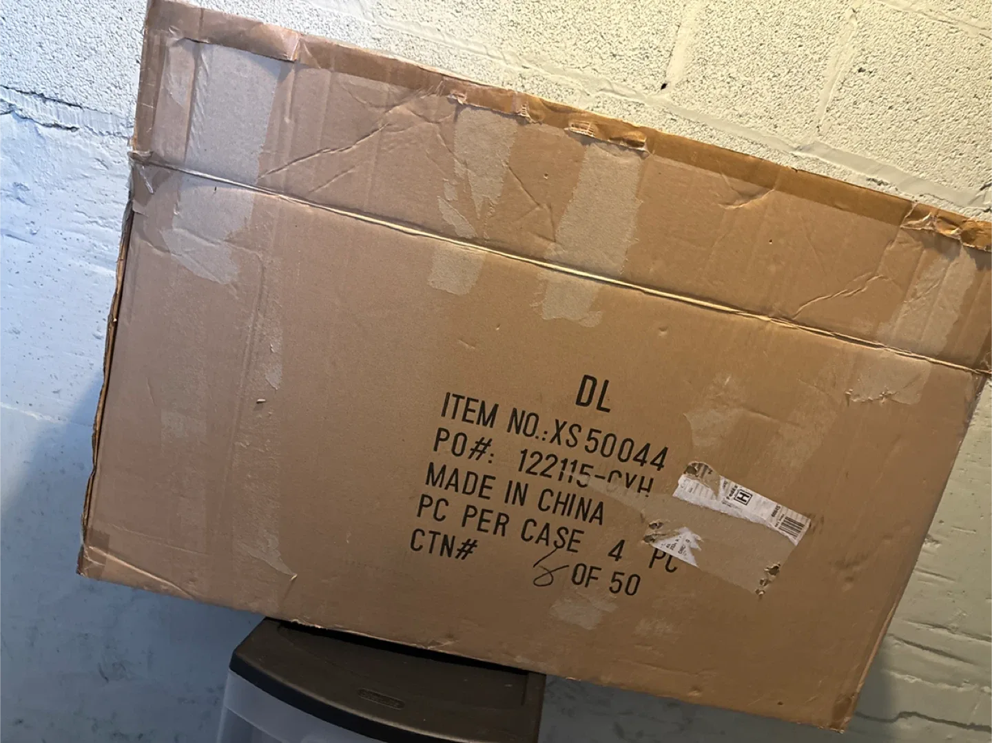 4 Christmas Wreath with Pine Cones & Red Berries image indicator(6)