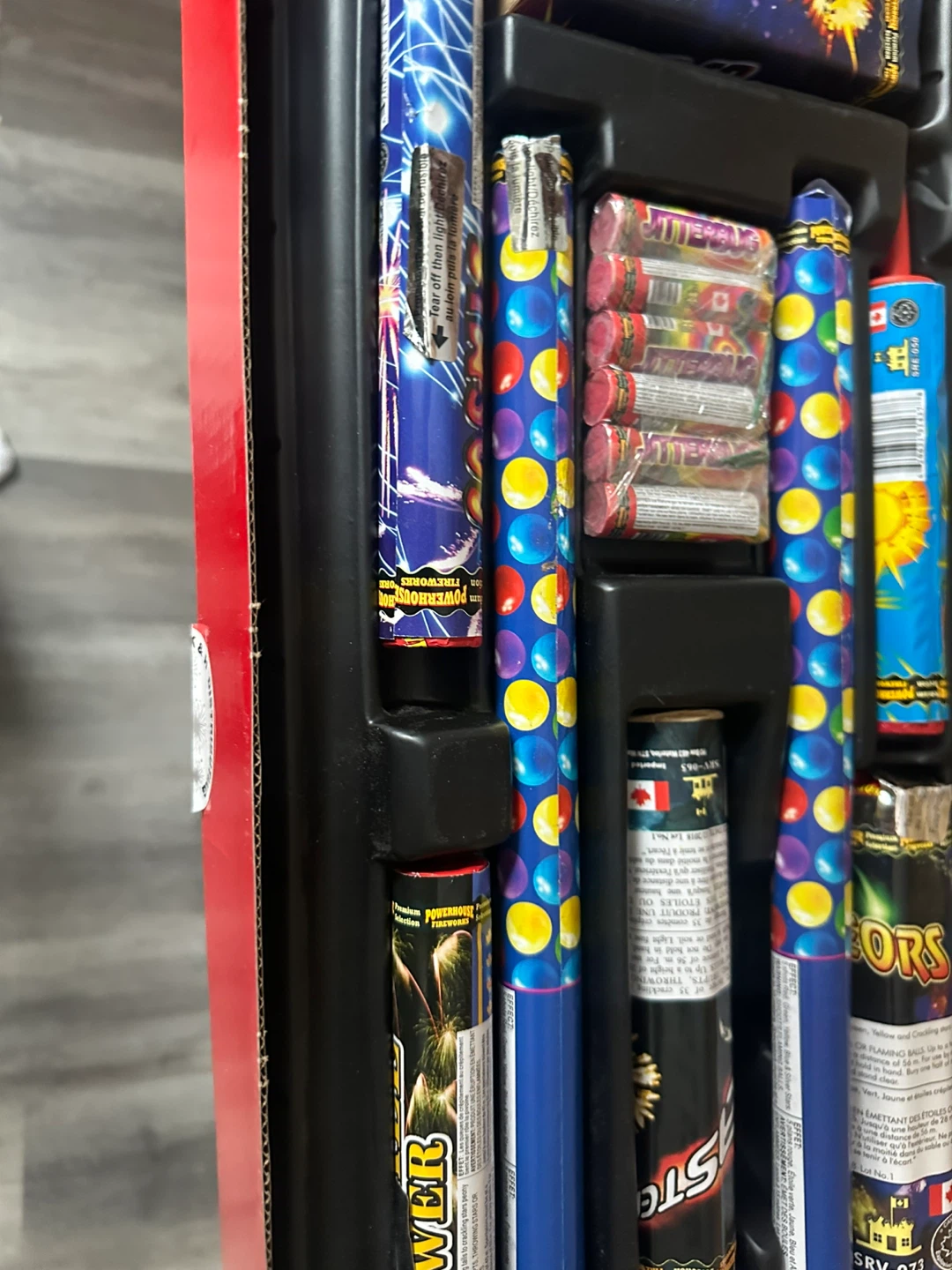 Backyard Blast Diamond Burst Fireworks - photo 3