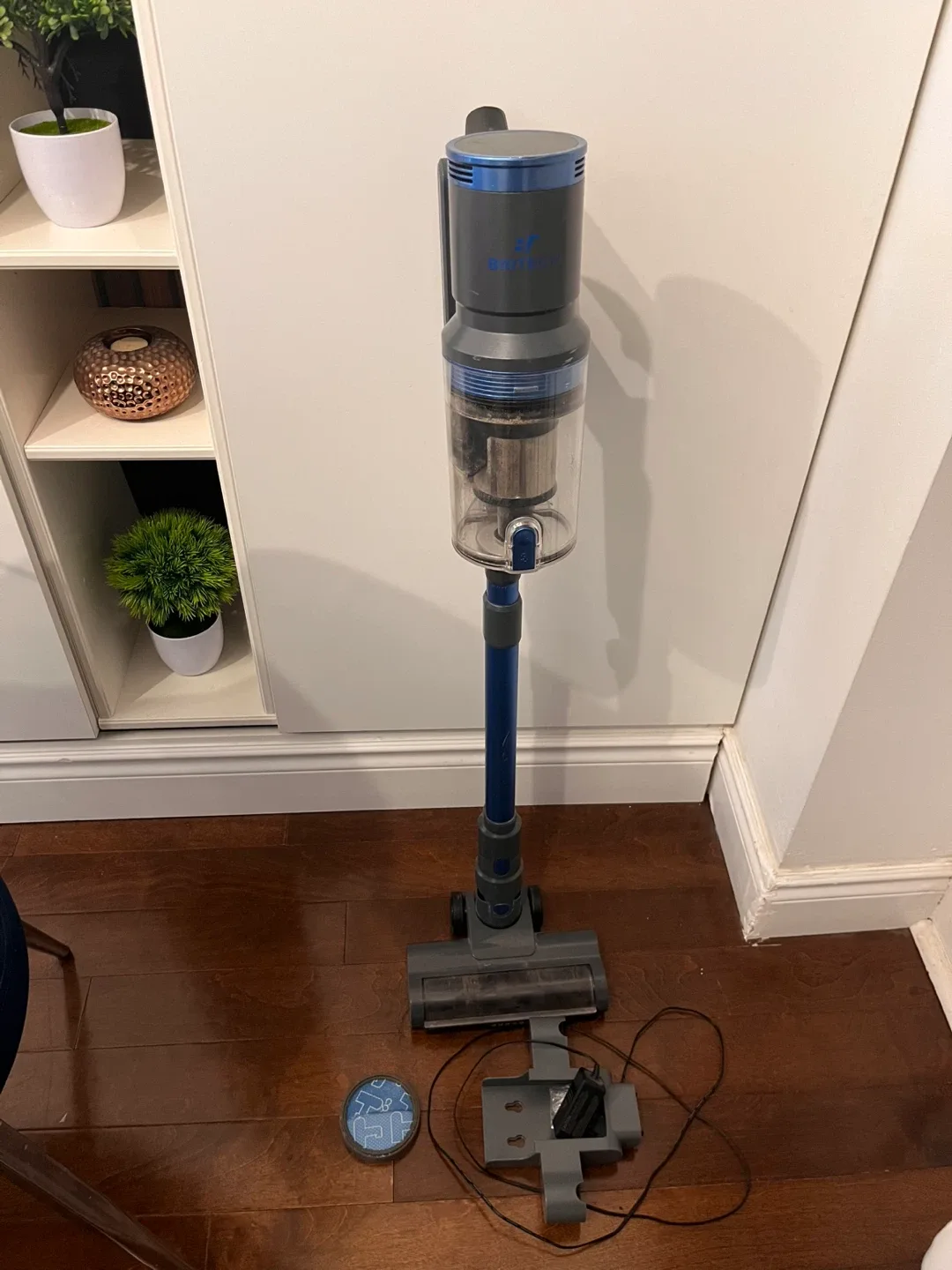 Britech Cordless Vacuum + filter & mount