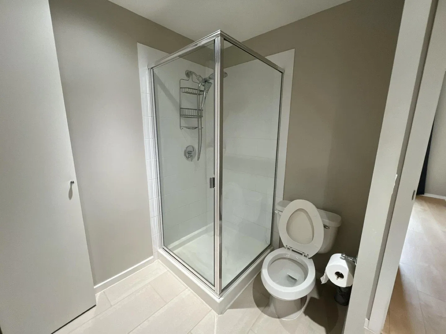 Private Room and Bathroom in Yaletown image indicator(7)