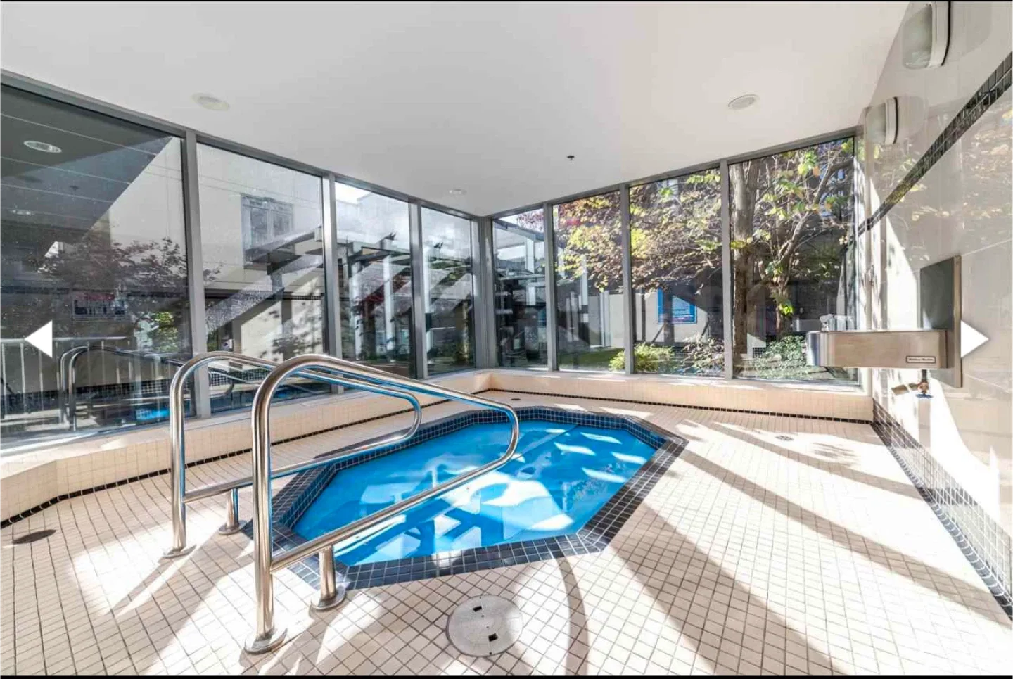 Private Room and Bathroom in Yaletown image indicator(9)