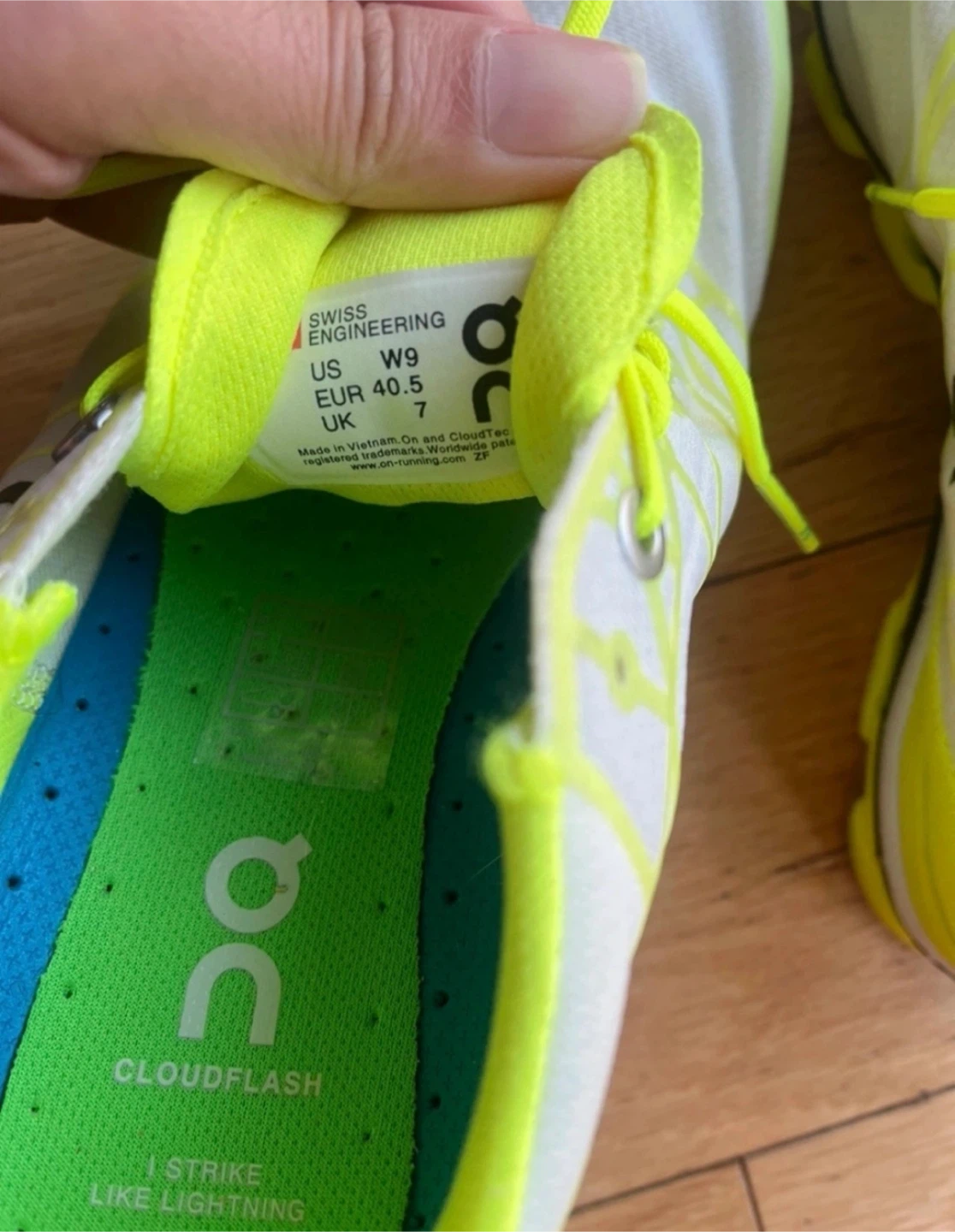 #Cleanout On cloud womens Running Shoes size 9 - photo 3