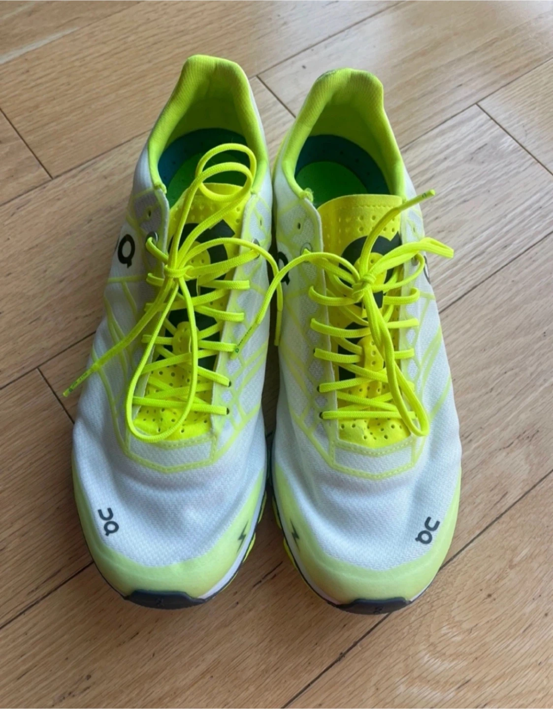 #Cleanout On cloud womens Running Shoes size 9