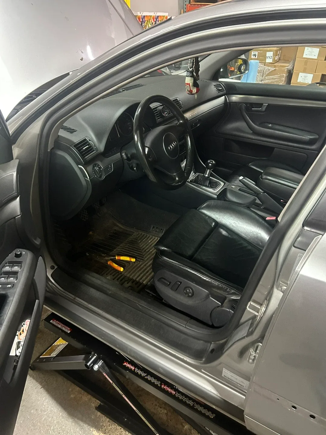 Audi A4 Wagon image indicator(2)