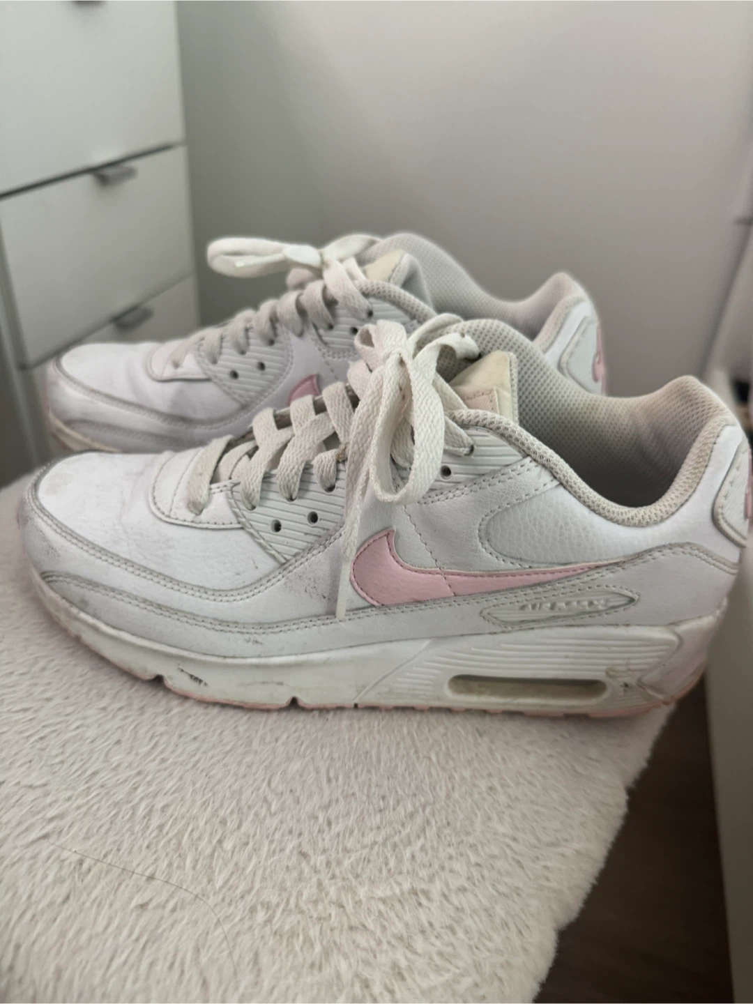 Nike Air Max 90 - Women's US 7 - White & Pink