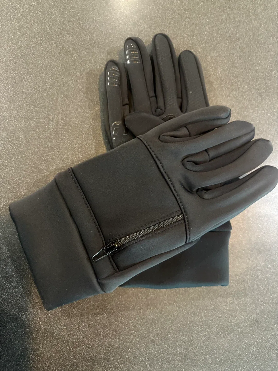 Kyncilor Black Gloves