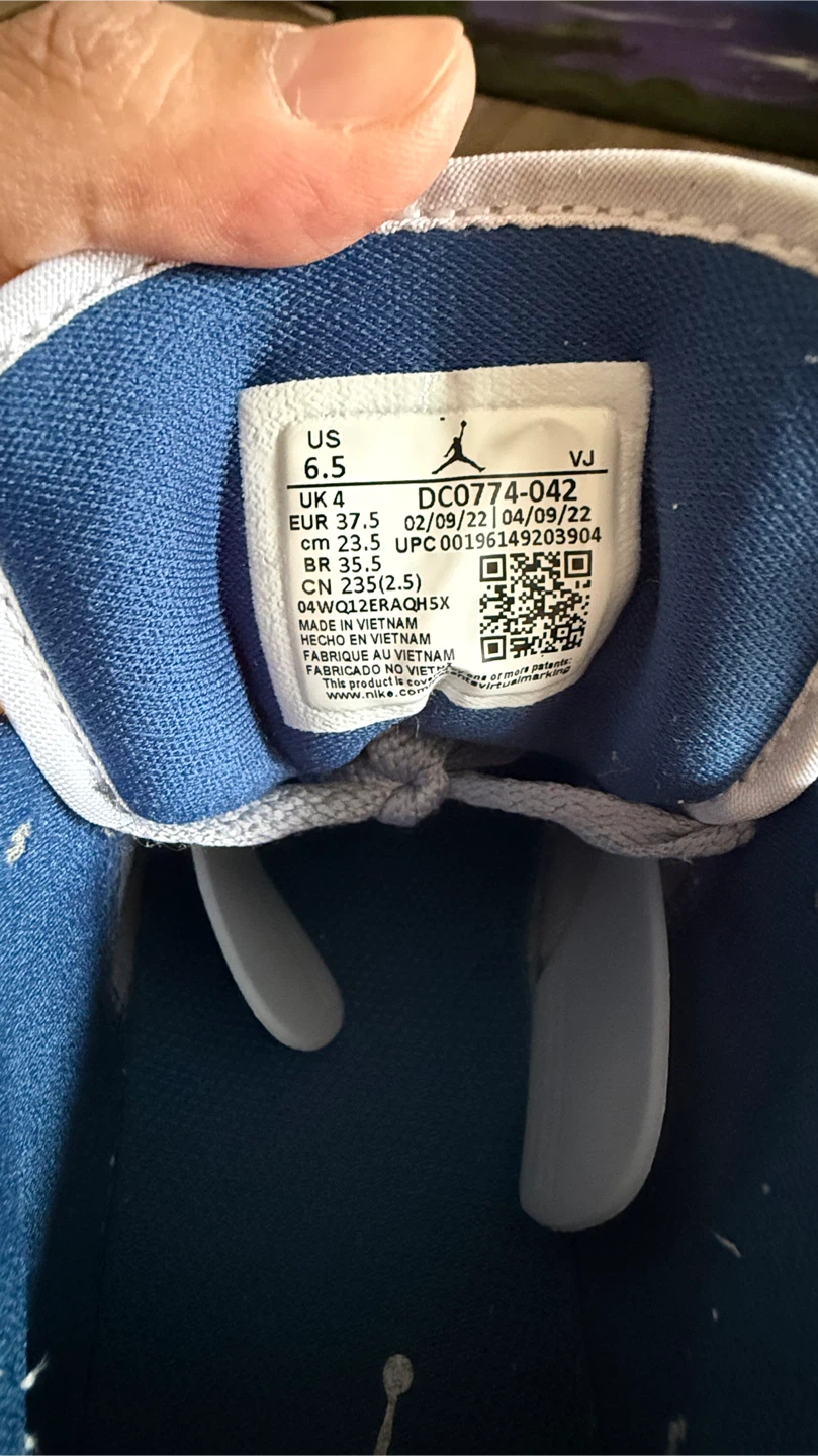 Air Jordan 1 Low – French Blue (Women’s 6.5) - photo 4