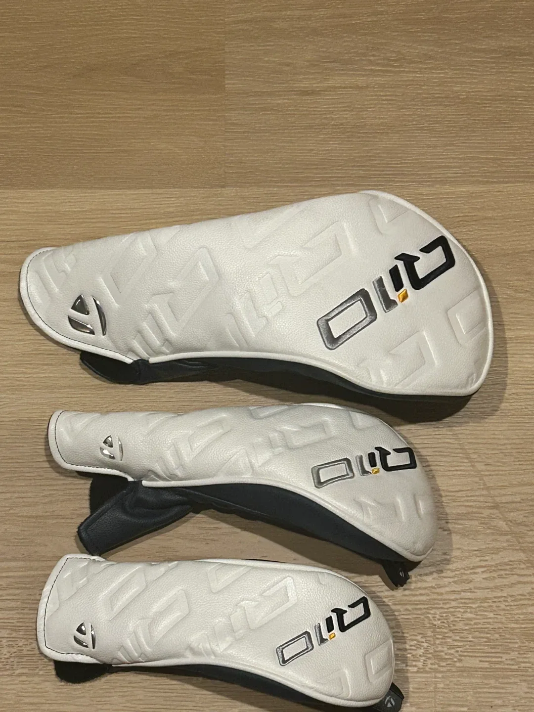 Set of QI 10 Golf Club Head Covers - White