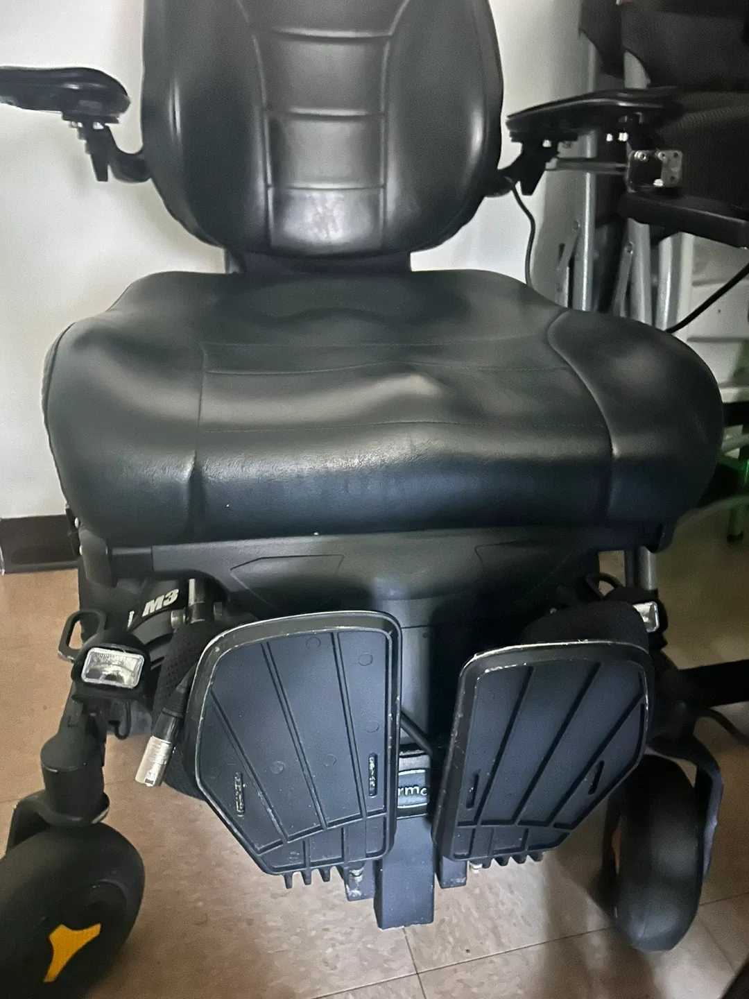 Quantum Rehab Edge 3 Power Chair image indicator(2)