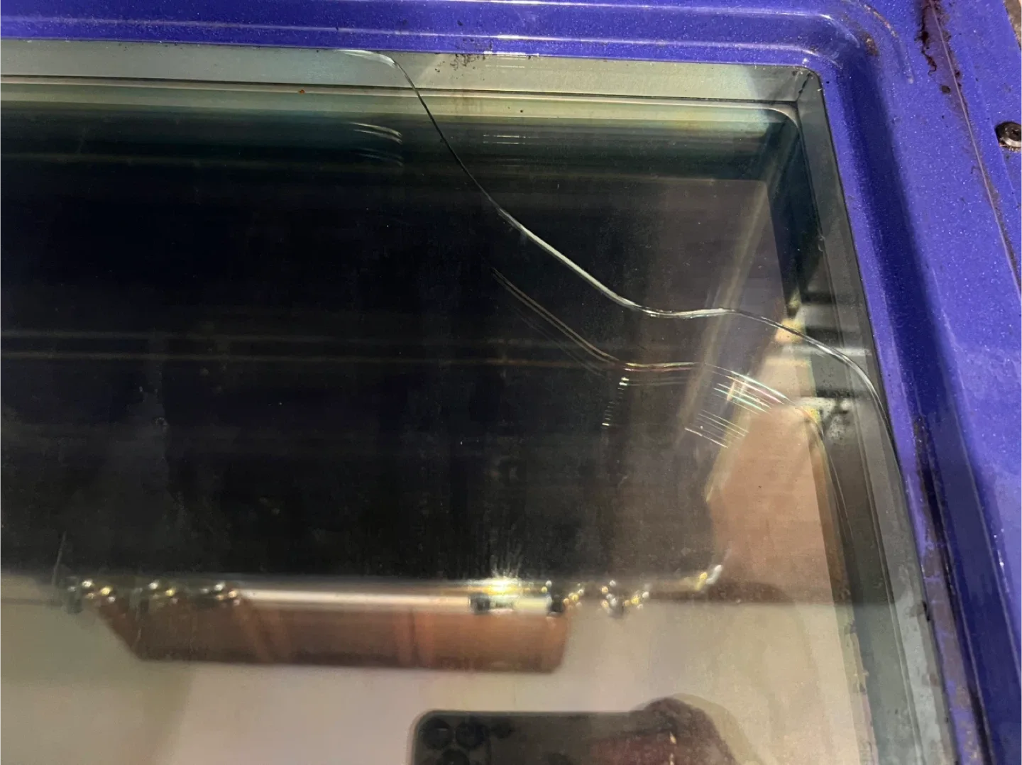 LG Electric Range - Cracked Oven Door image indicator(3)