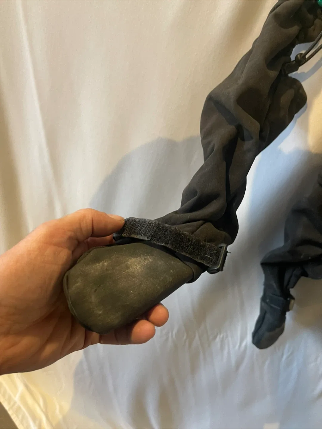 Canada Pooch Suspender Boots – Size 3 (Regular) image indicator(6)