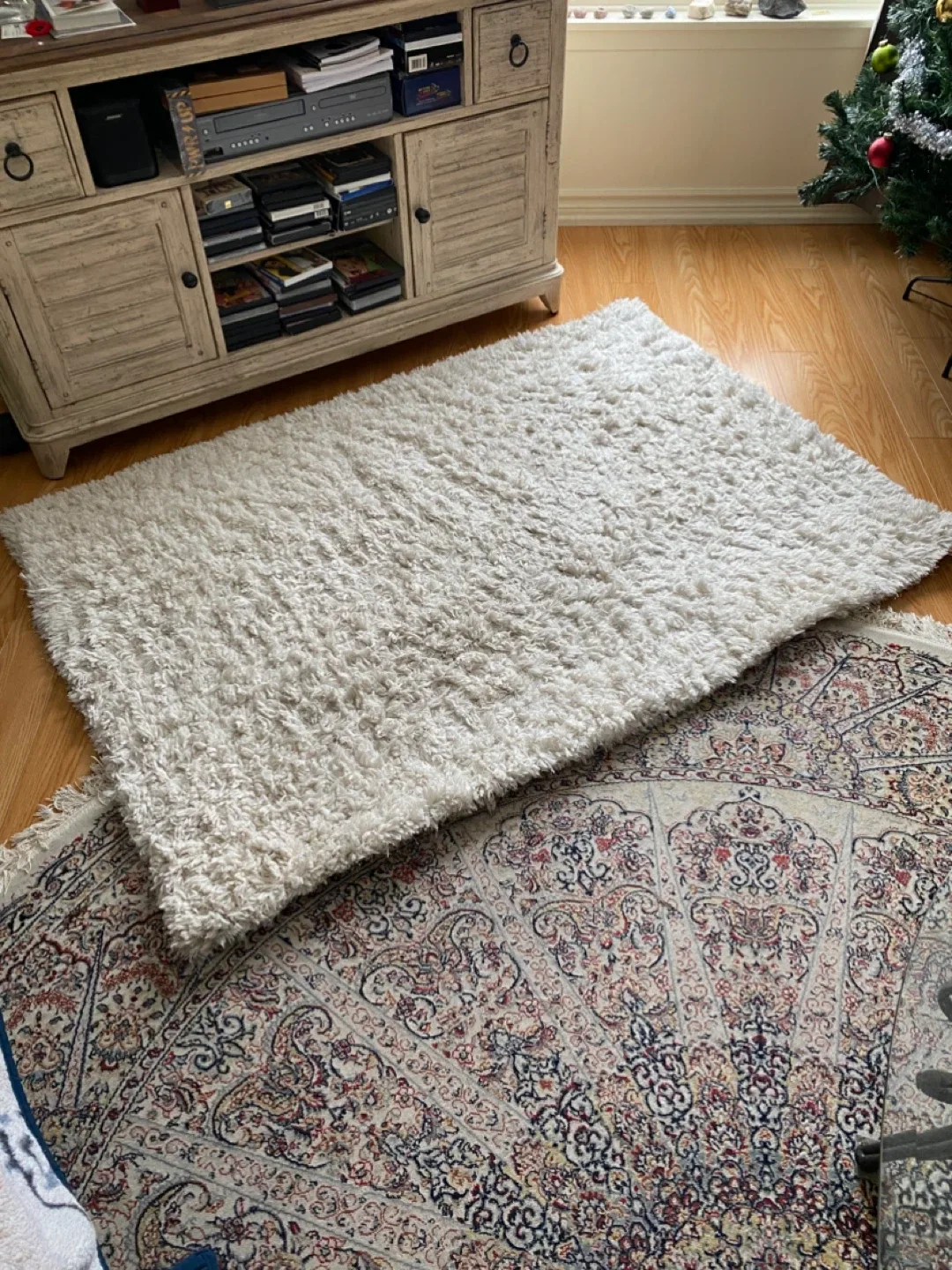 City White Shag Rug image indicator(2)