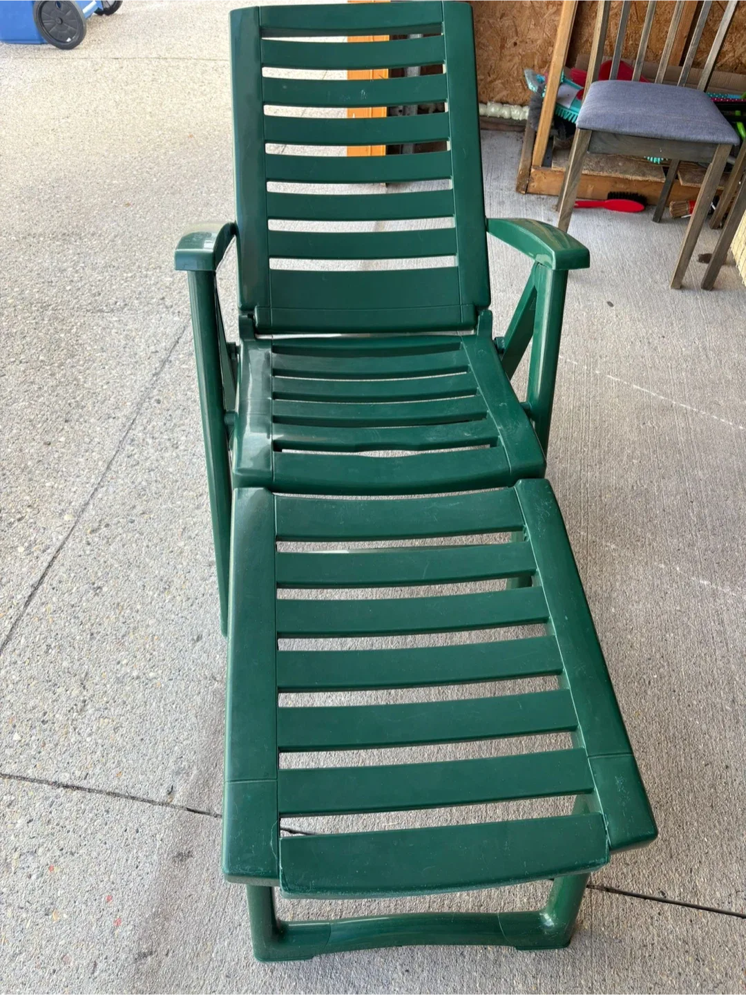 Green Plastic Outdoor Lounger Chair
