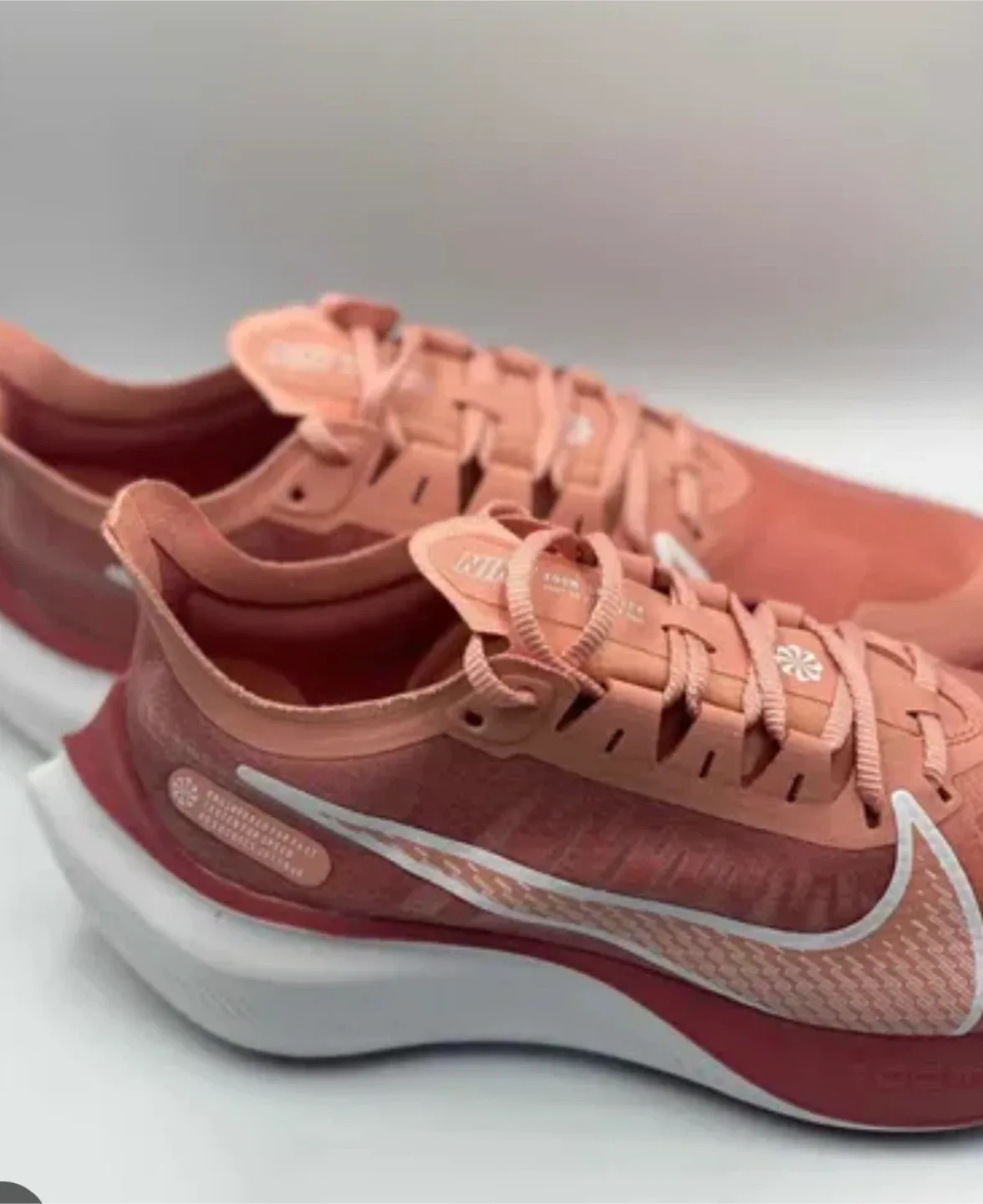 8.5 Nike pink white sneakers runner