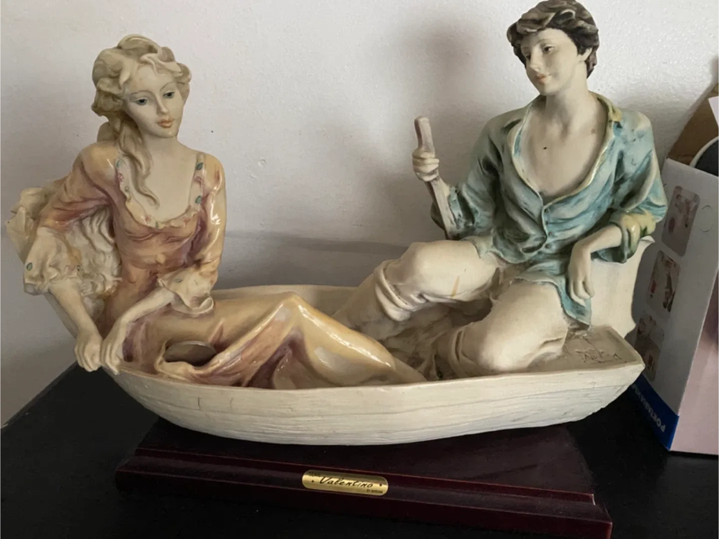 Serie Valentino by Miriam Figurine