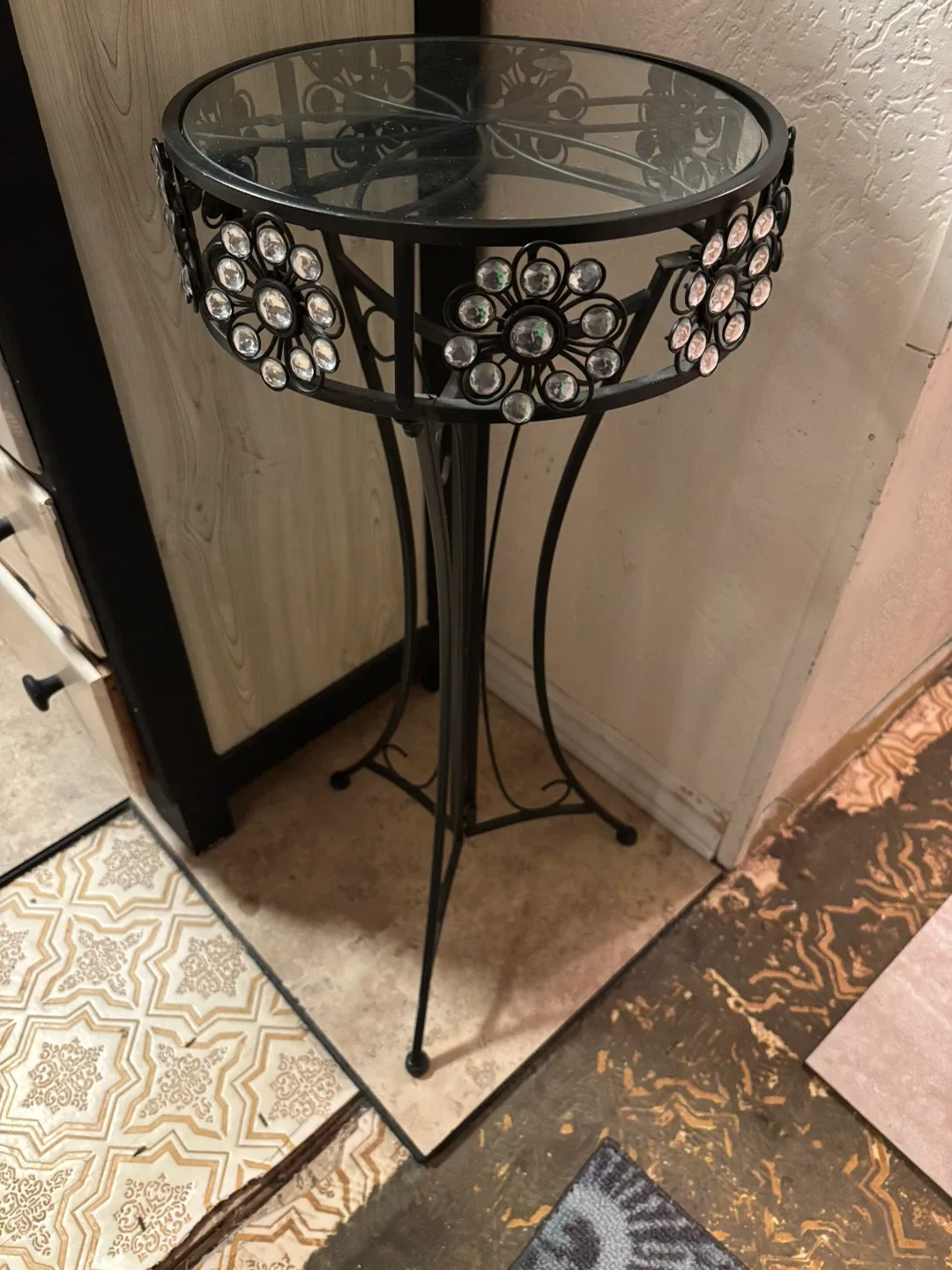 Metal Plant Stand with Glass Top image indicator(2)
