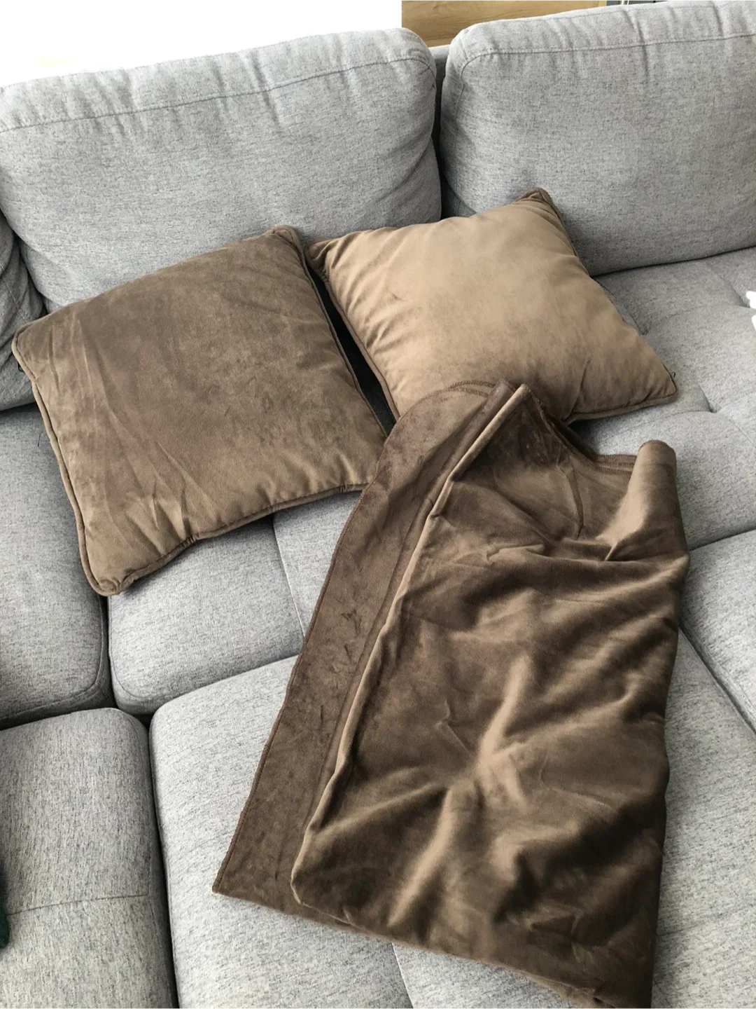 Brand New Brown Throw Blanket and Two Cushions image indicator(2)