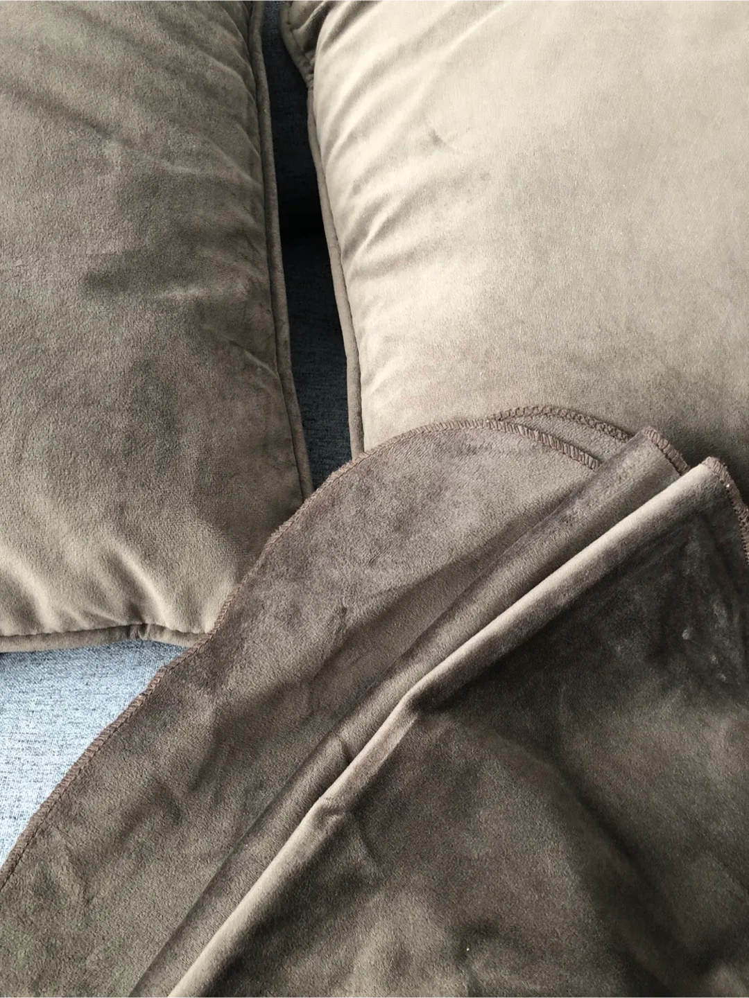 Brand New Brown Throw Blanket and Two Cushions image indicator(3)