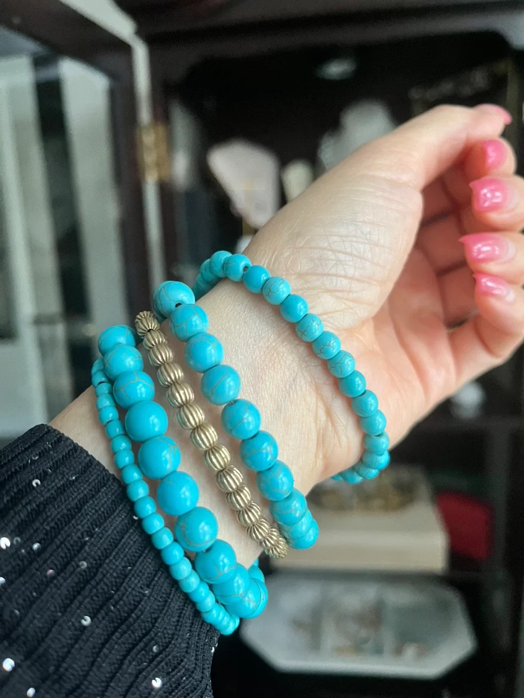 Turquoise Beaded Bracelet with Starfish Charm image indicator(4)