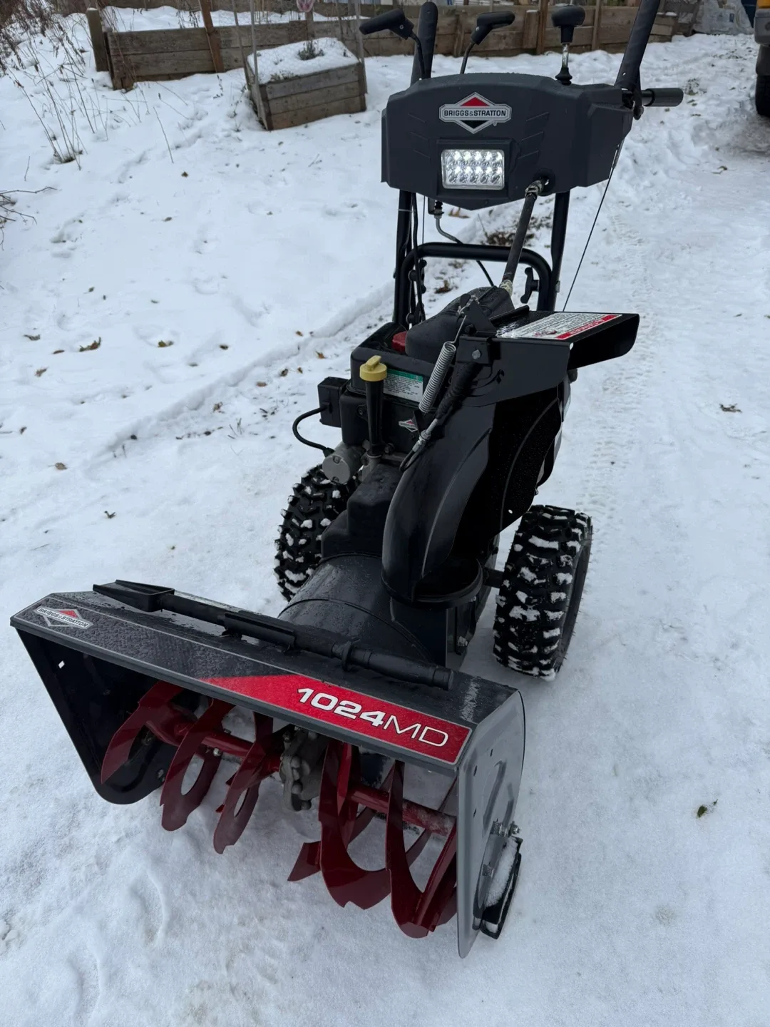Briggs & Stratton 1024MD Snowblower