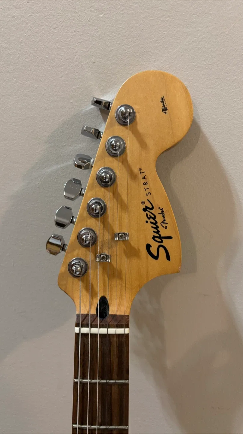 Squier Affinity Strat by Fender - Electric Guitar image indicator(3)