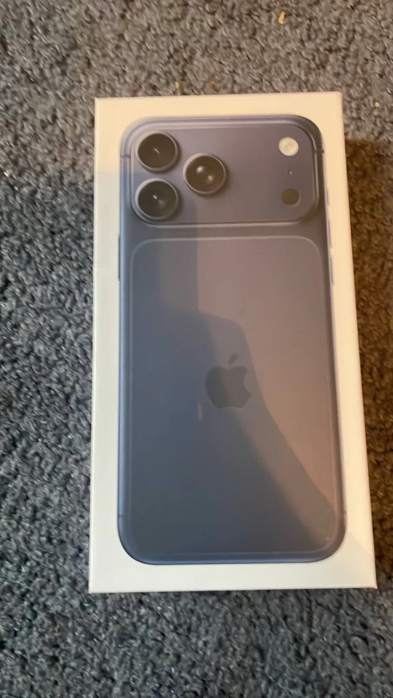 New iPhone 17 Pro Max - Deep Blue