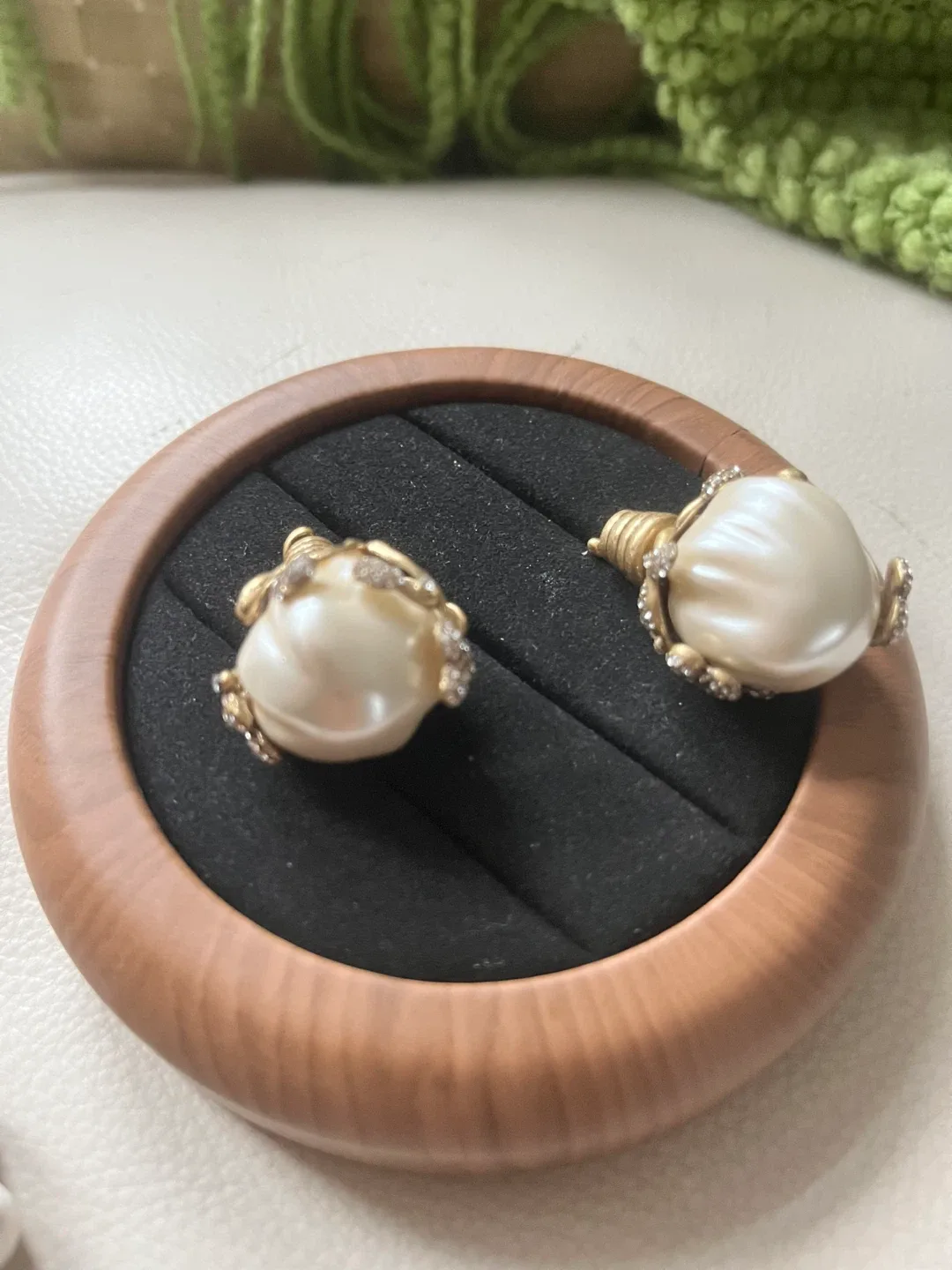 Pearl Earrings with Rhinestones image indicator(2)