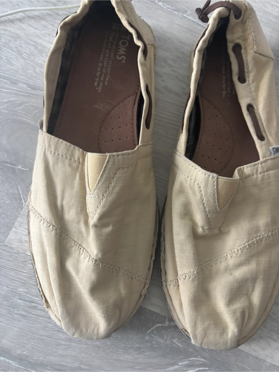 TOMS Slip-On Shoes - Size 10M Beige - photo 2