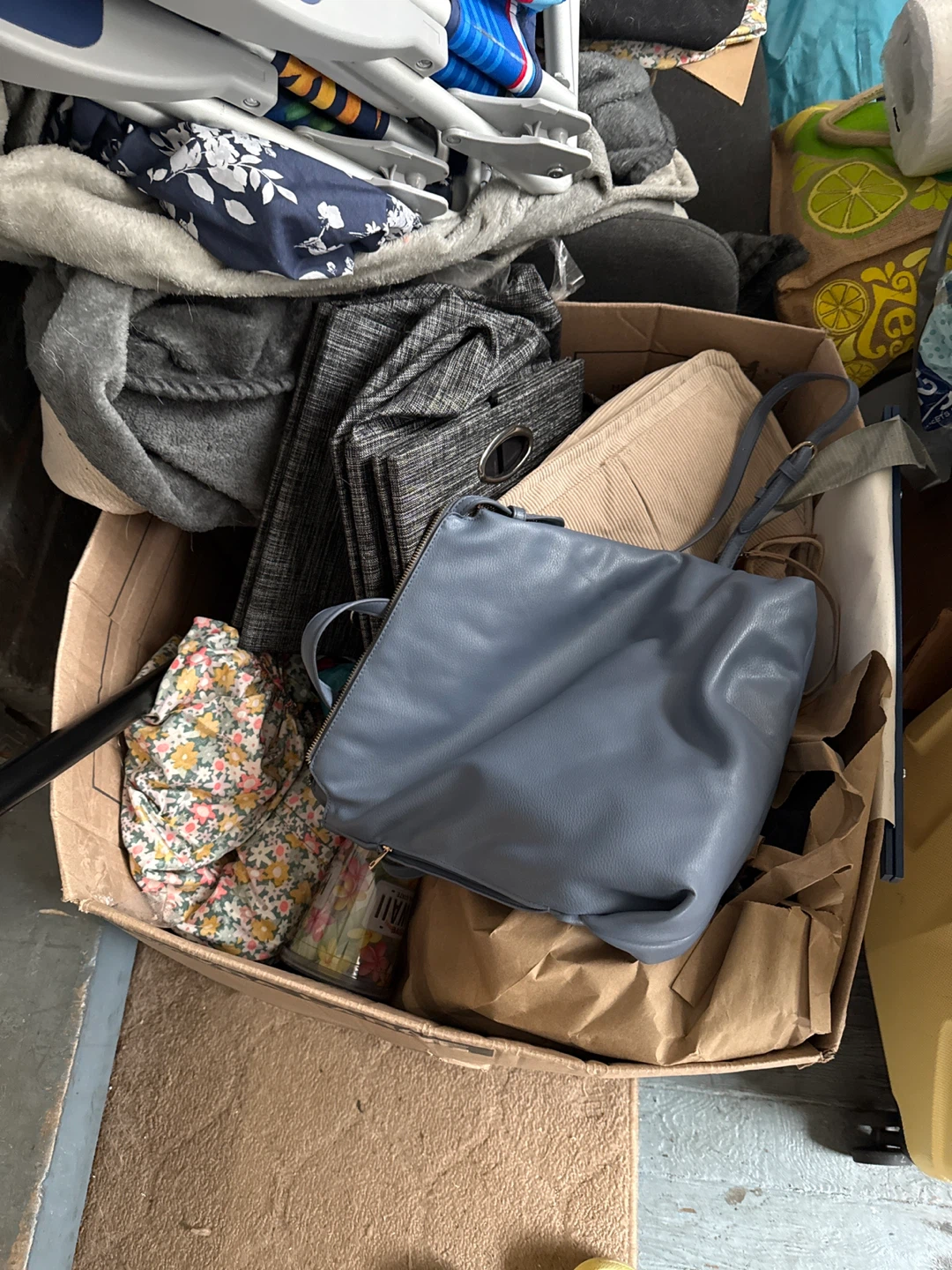 Free box of random stuff purses. Clothes. Sheets.
