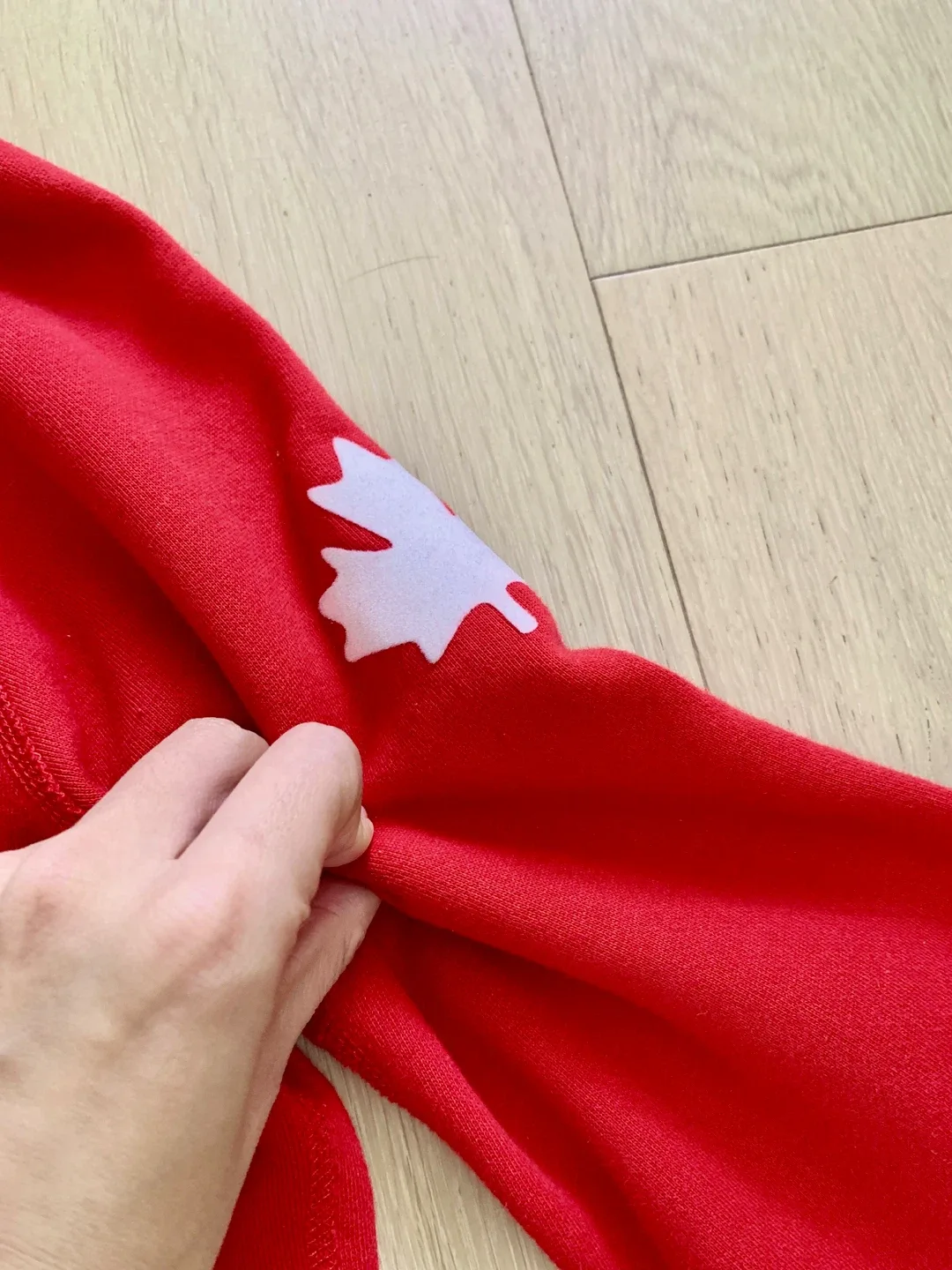 Roots Women’s Canada Red Hoodie Size S image indicator(6)