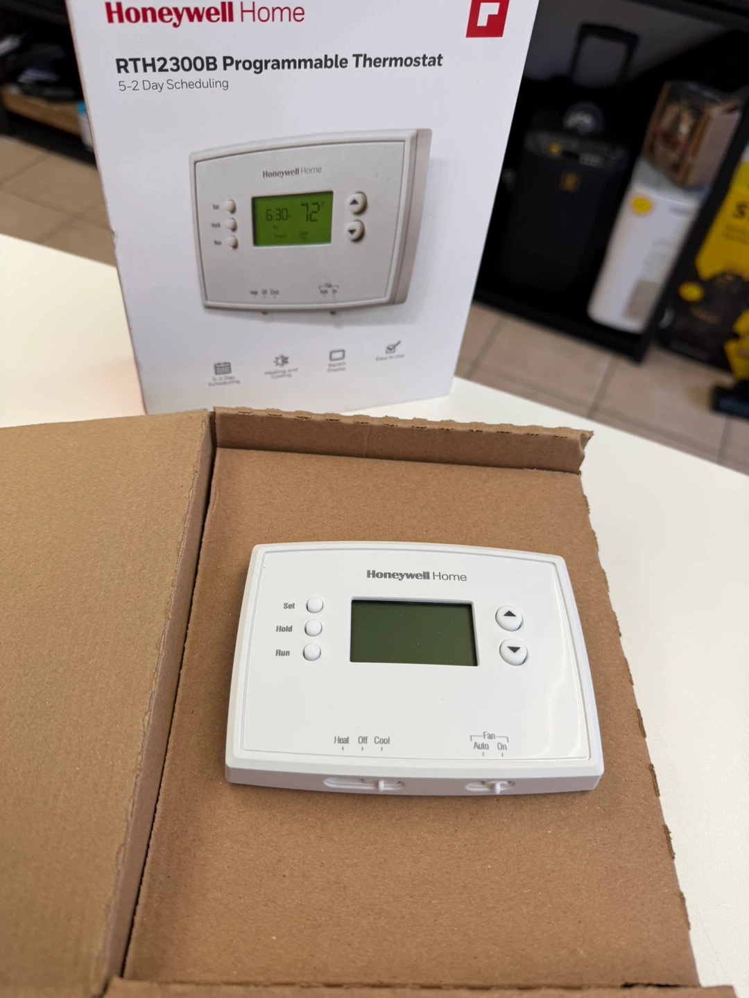 Honeywell Home RTH2300B Programmable Thermostat - New! - photo 2